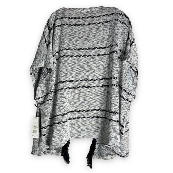 NEW Dex Women’s Knit Short sleeve Cardigan Poncho Shawl Gray & Black Size S or M - Picture 8 of 8